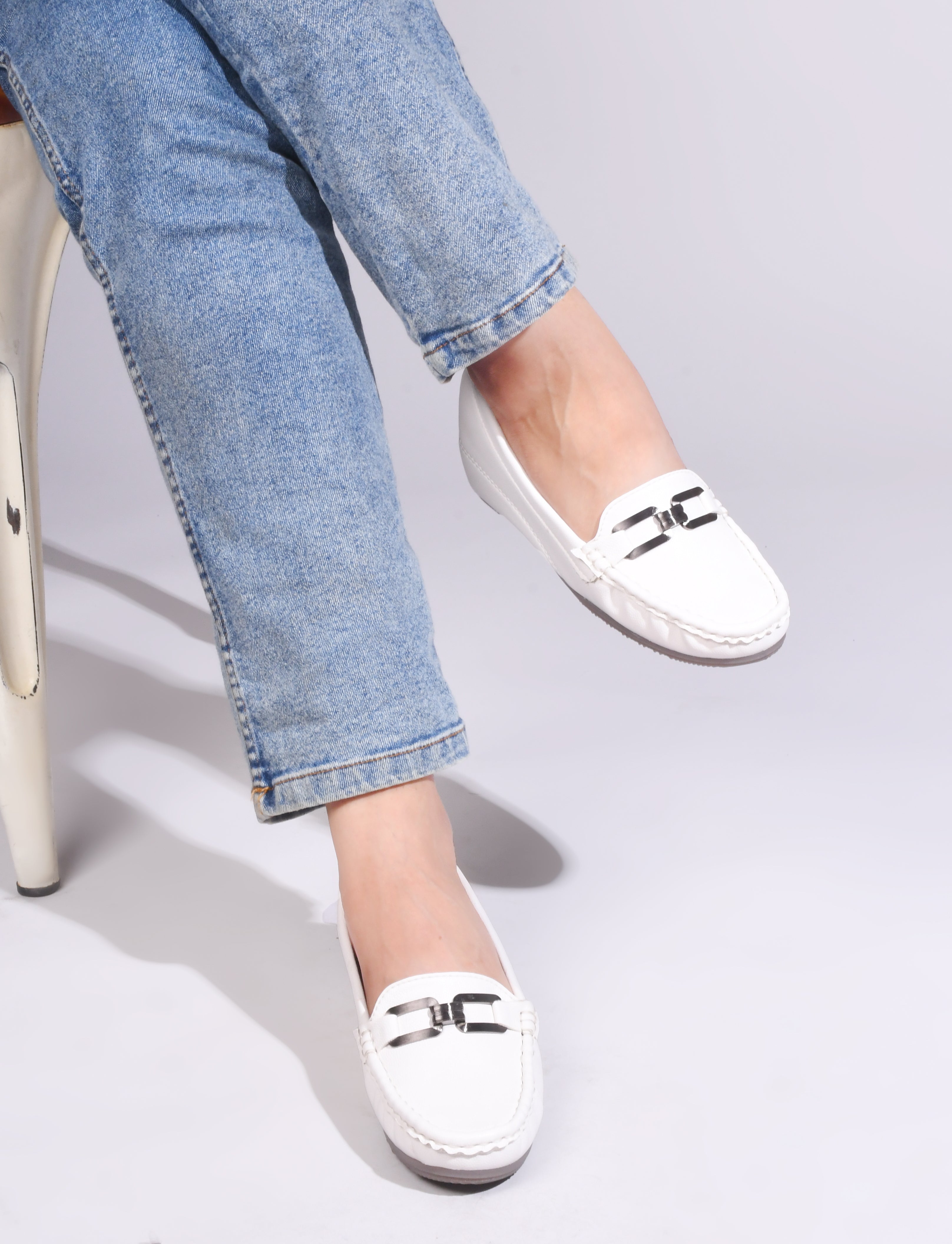 Women Round Toe Slip-On Sneakers