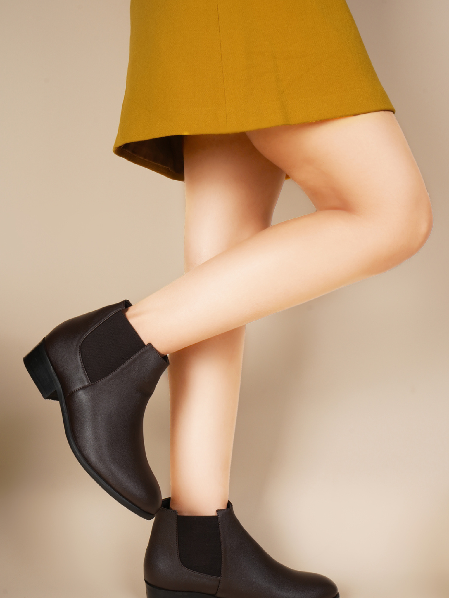 Women Block-Heeled Mid-Top Chelsea Boots