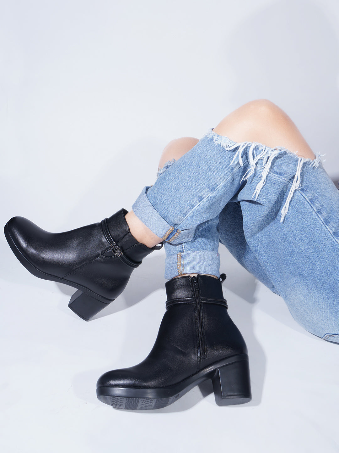Black Solid Block Heel Ankle Boots